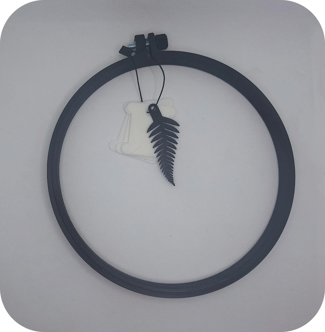 Embroidery Hoops & Floss Bobbins - 5"