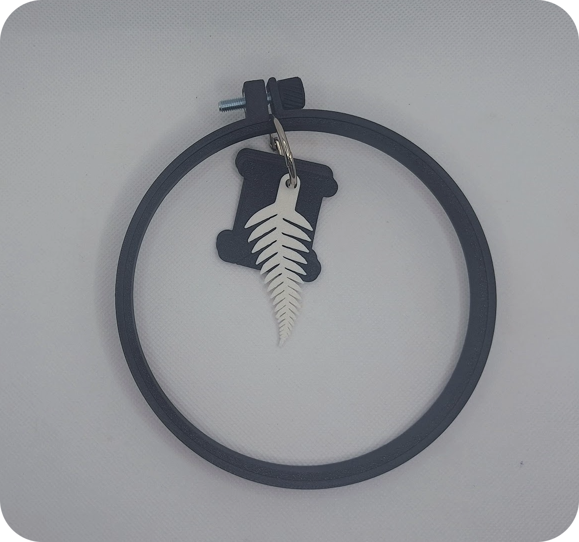 Embroidery Hoops & Floss Bobbins - 7"